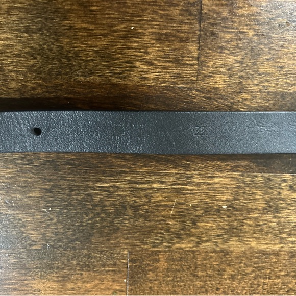 EUC Louis Vuitton LV Initiales 20MM belt size 80 - Picture 4 of 5